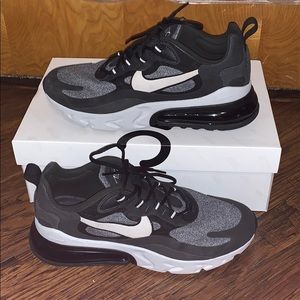 black nike airmax 270s